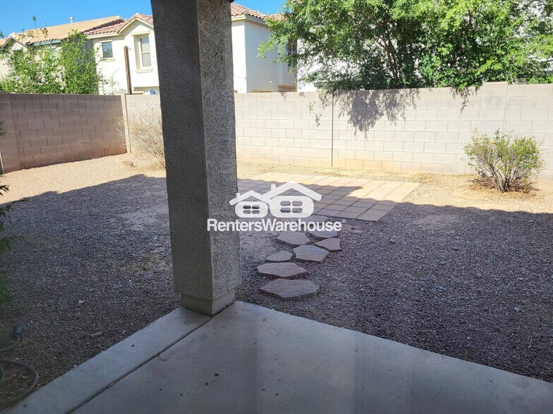 Building Photo - 2657 S Southwind Dr