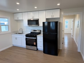 Building Photo - 1443 Linden Ave