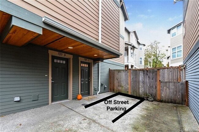 Building Photo - 725 N 95th St