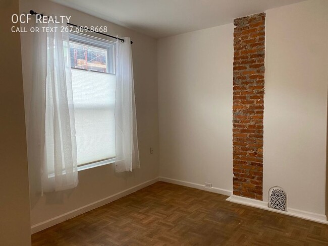 Building Photo - Large Renovated Point Breeze Rowhome