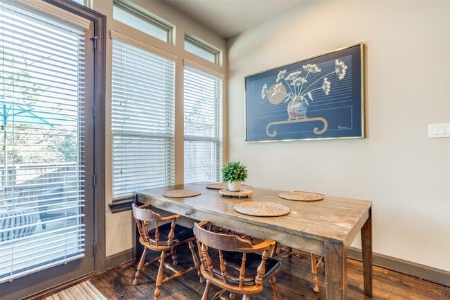 Building Photo - 86 Aventura Pl