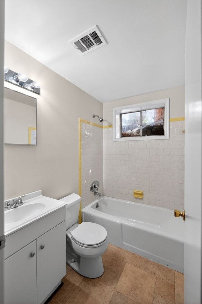 Building Photo - 12203 Westview Dr