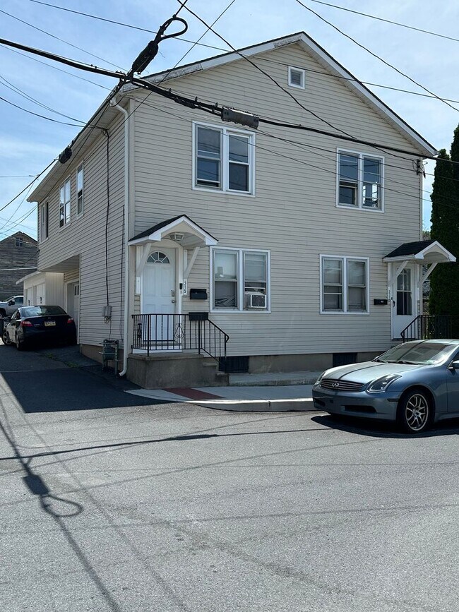 Primary Photo - 213-215-215 E Franklin St