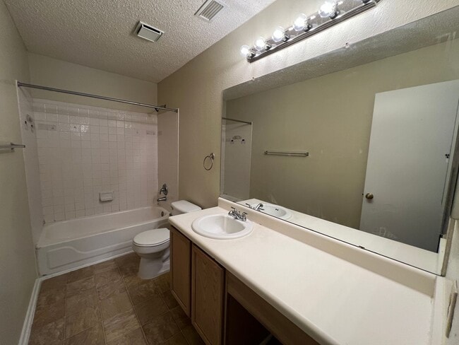 Building Photo - 4922 Hilltop Field Dr