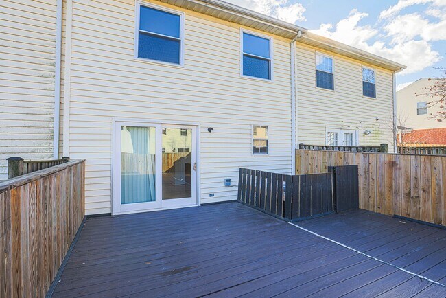 Building Photo - 14 Luffing Ct