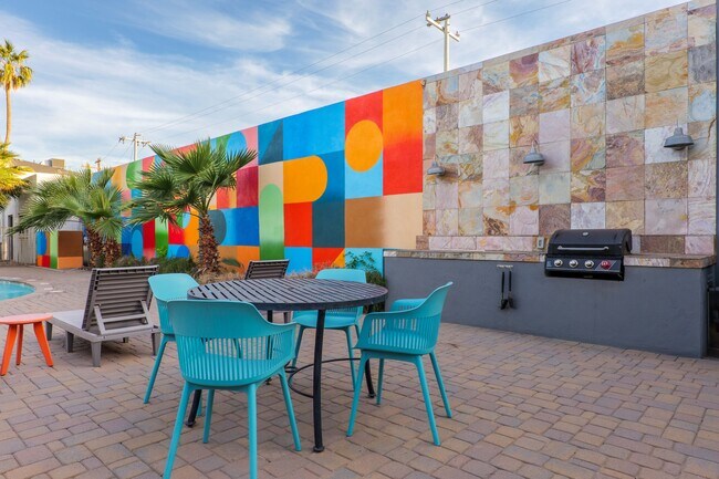 Building Photo - 1333 E Thomas Rd