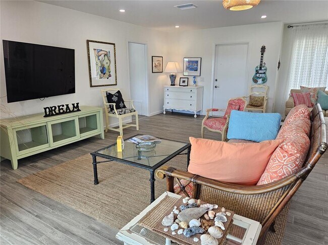 Building Photo - 2353 Bal Harbour Dr