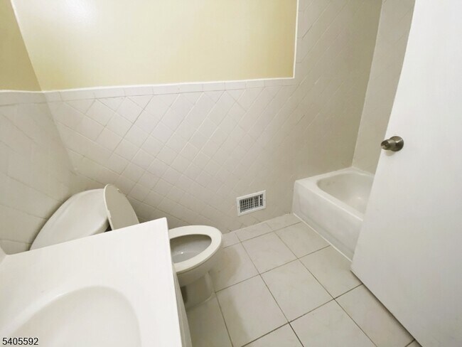 Building Photo - 94 Palm St