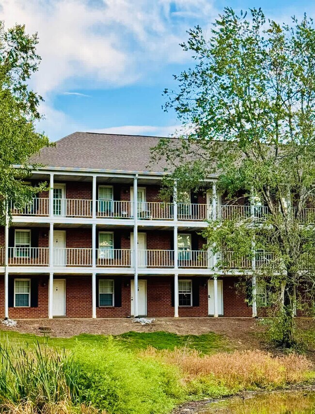 Building Photo - 162 E University Dr