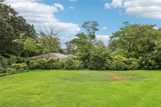 Building Photo - 3731 N Druid Hills Rd