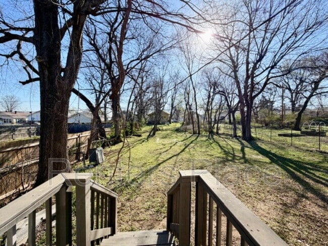 Building Photo - 1425 N Denver Ave