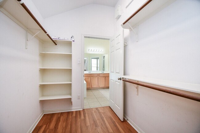 Building Photo - 18006 Willow Cliff Ln