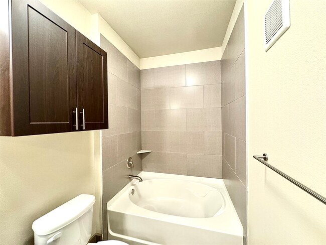 Building Photo - 2033 S Gessner Rd