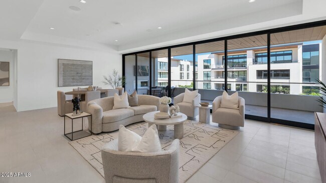 Building Photo - 6587 N Palmeraie Blvd