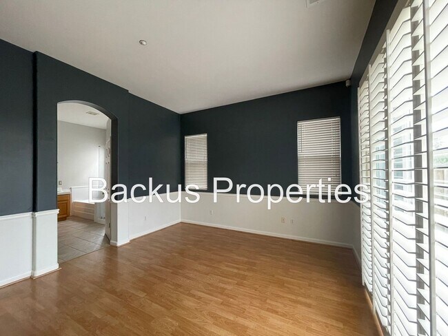 Building Photo - Wonderful four bedroom home close to shopping centers and parks