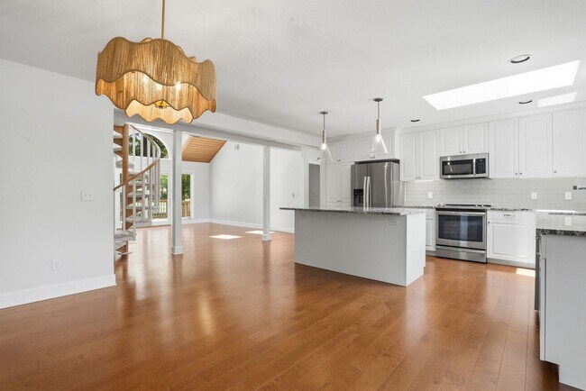 Building Photo - 5 Fairlawn Ct