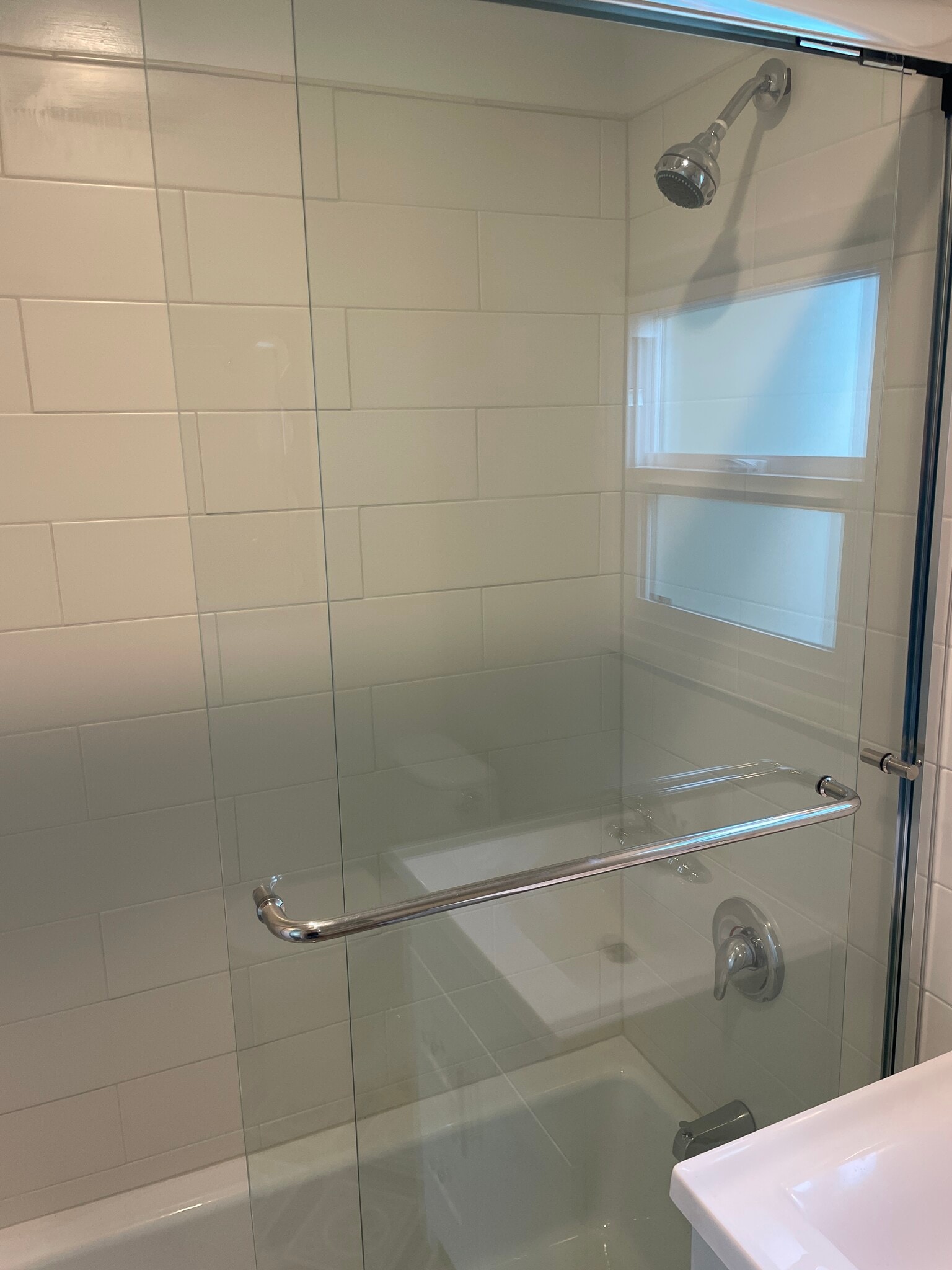 tub/shower - 287 W Mission Ave