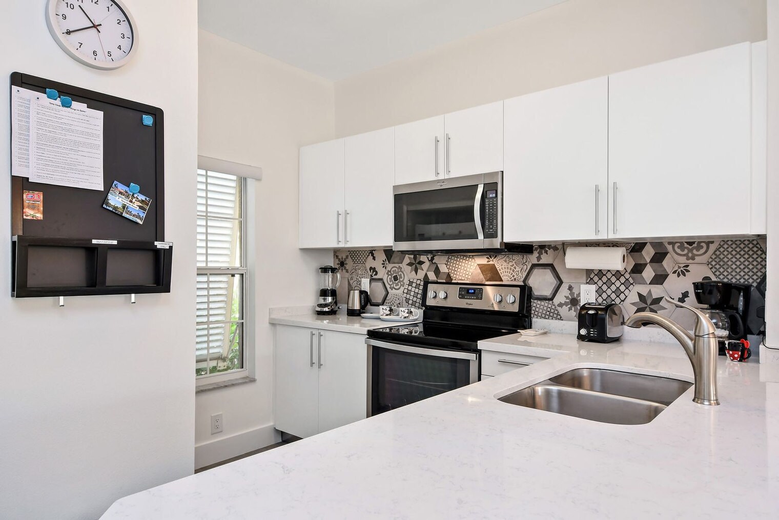 Building Photo - 139 Pompano Beach Dr