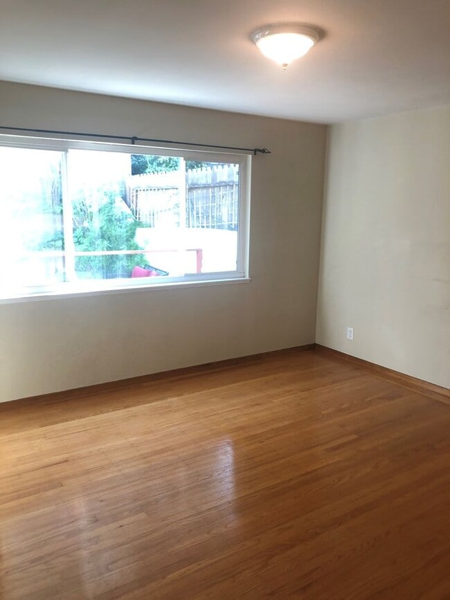 Building Photo - 2565 Greenwich St
