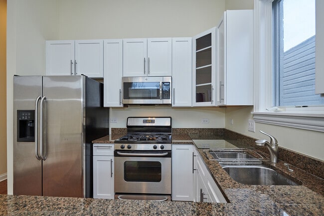 Building Photo - 2436 W Cortez St