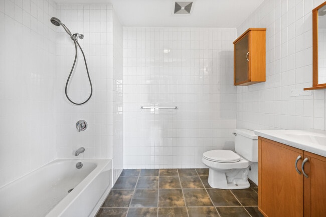 Building Photo - 10 Ann St