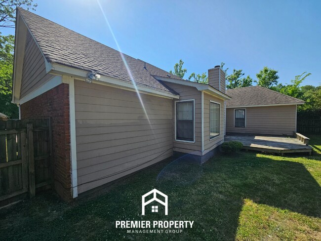 Building Photo - Modern 3BR/2BA with Soaring Vaulted Ceilings | Fireplace, Garage & Deck