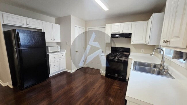 Building Photo - 2624 McGuire Dr