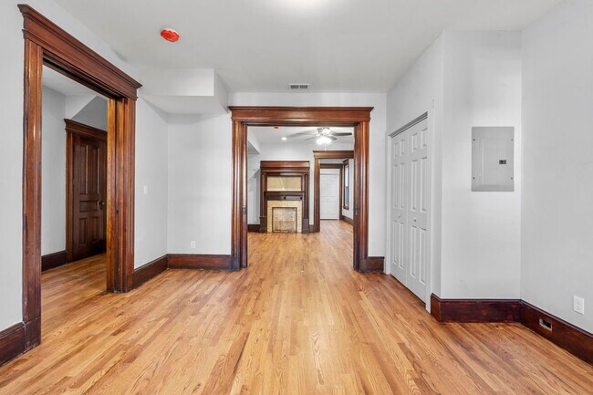 Building Photo - 548 Ferry St
