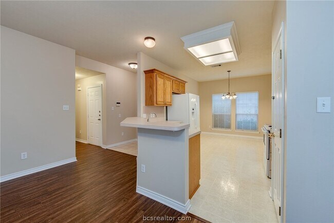 Building Photo - 906 Gardenia St