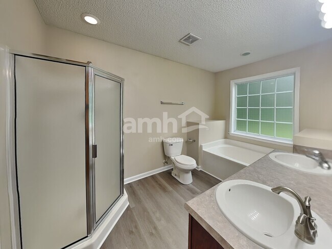 Building Photo - 247 Clayton Pointe Dr