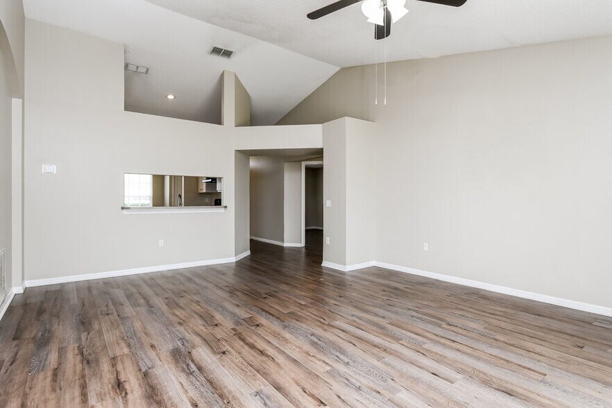 Building Photo - 5009 Quercus Loop