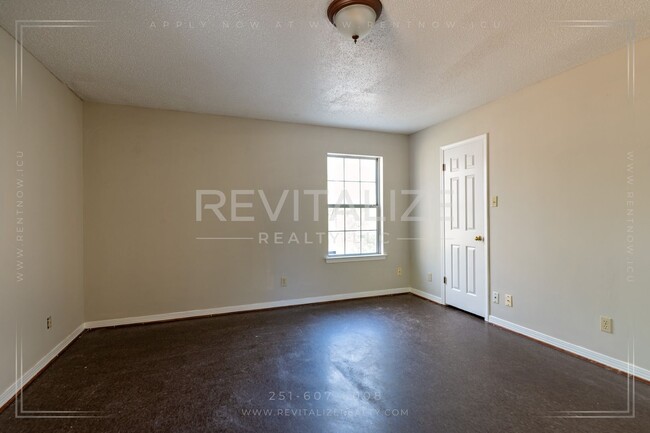 Building Photo - 3 Bed/2 Bath Home on Corner Lot!