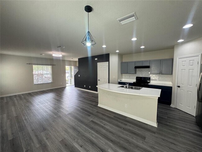 Building Photo - 4806 Chatterton Way