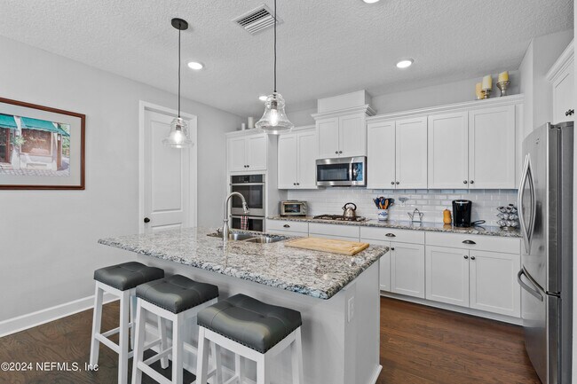 Building Photo - 431 Union Hill Dr