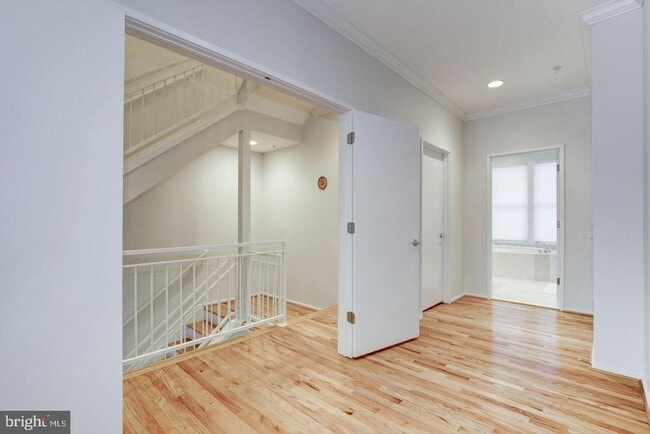 Building Photo - 2058 N Oakland St