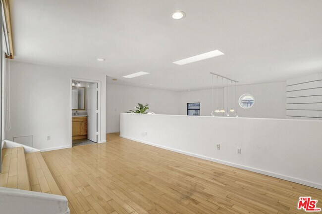 Building Photo - 115 Galleon St