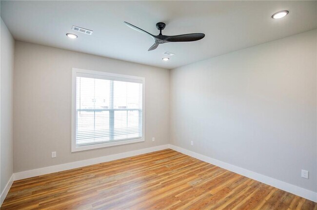 Building Photo - 907 Seaborn Way