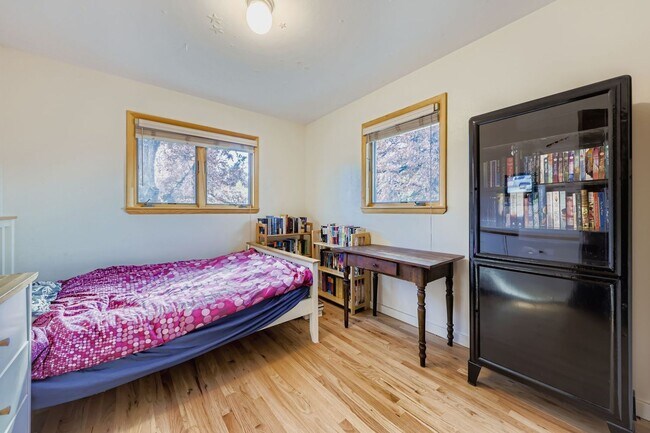 Building Photo - 2425 Dartmouth Ave