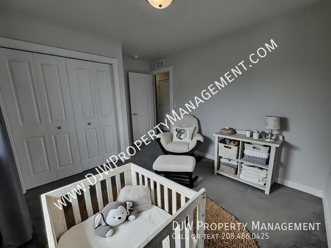 Building Photo - 2351 E Danzee Dr