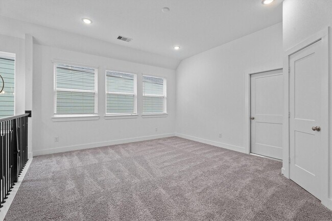 Building Photo - 120 Red Cascade Trl