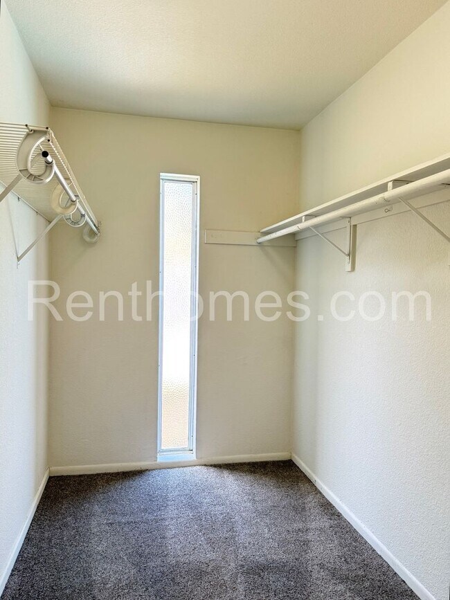 Building Photo - 1553 Palomar Dr
