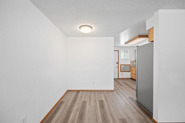 Building Photo - Large Central Valley Duplex - Available Now!