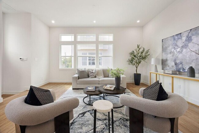 Building Photo - 1739 Mary St