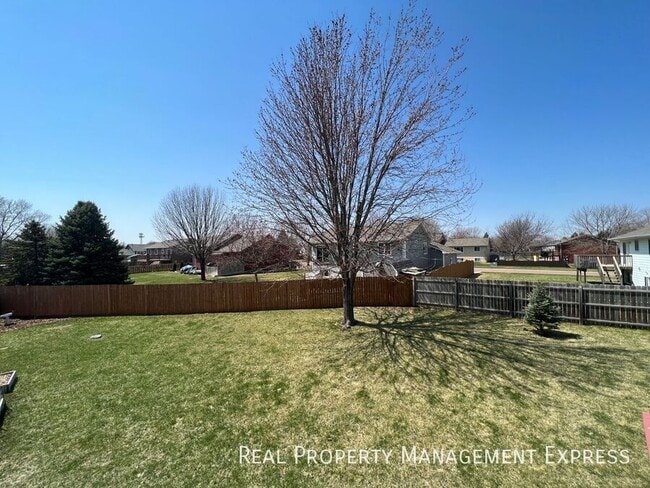 Building Photo - 4 Bedroom 2 Bathroom in SW Sioux Falls