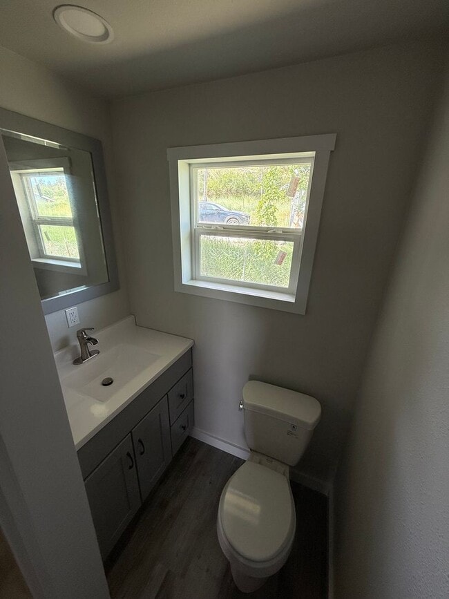 Building Photo - 2 Bedroom 1 Bath-Home