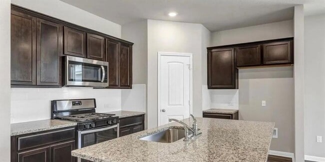 Building Photo - 400 Barton Creek Ln