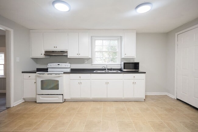 Building Photo - 2 Bedroom House for Rent in Macon, GA – THIS IS NOT A DUPLEX Near Mercer University | $900/mo