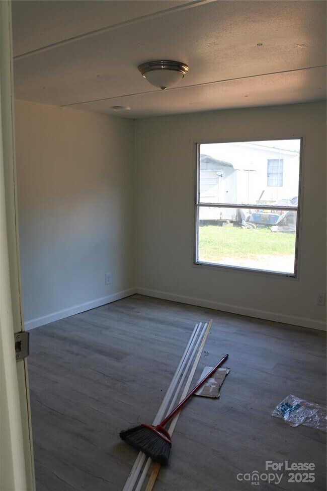 Building Photo - 121 Newfield Ct