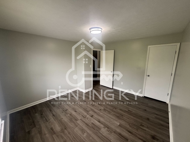 Building Photo - Updated 2-Bed, 1.5-Bath Townhome with a Garage!