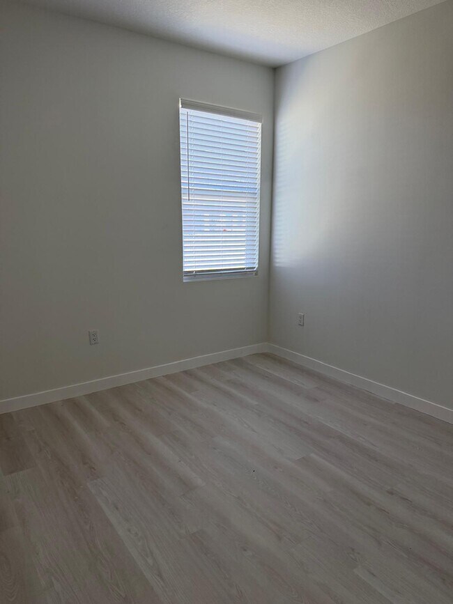 Building Photo - 691 San Filippo Dr SE